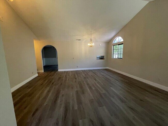 Building Photo - Fantastic 3 Bedroom in Natomas