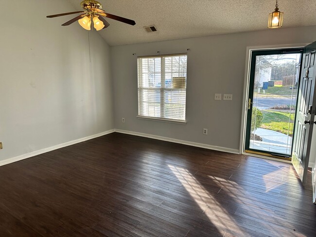 Building Photo - Adorable Three Bedroom Two Bath Home in Walnut Creek