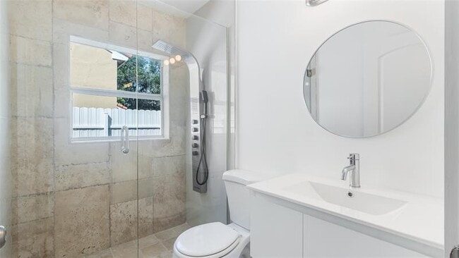 Building Photo - 1811 SW 124th Way