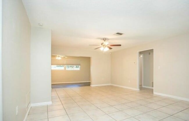 Building Photo - 2186 Greenbriar Blvd