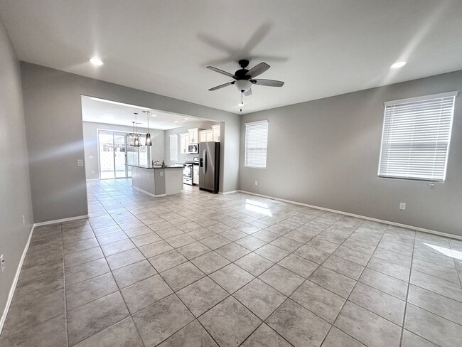 Building Photo - Stunning 4-bedroom, 2-bathroom home located in the vibrant community of Sahuarita, AZ