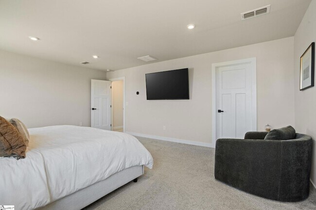 Building Photo - 680 Lady Fern Dr
