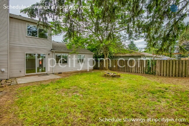 Building Photo - 2452 SE 9th Ct