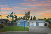 Building Photo - 2642 Davis Pl