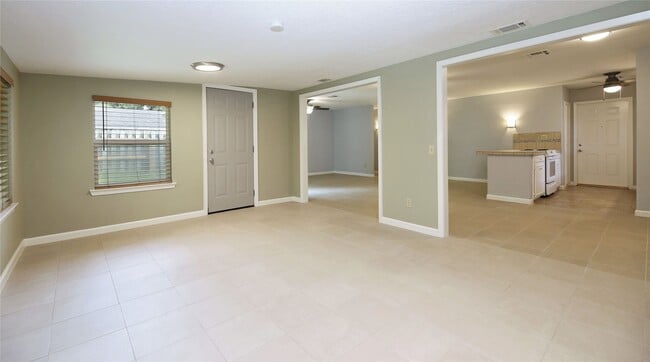 Building Photo - 2806 Bluebonnet St