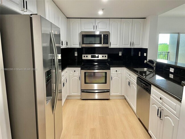 Building Photo - 120 Douglas Rd