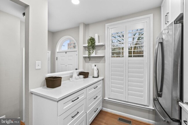 Building Photo - 1305 S Potomac St