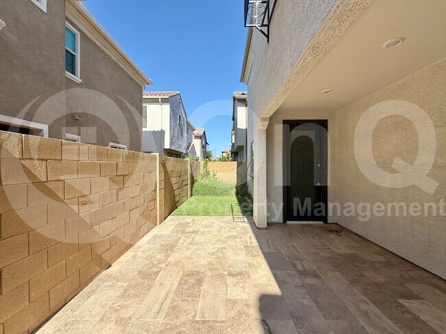 Building Photo - 1158 E Sabino Dr