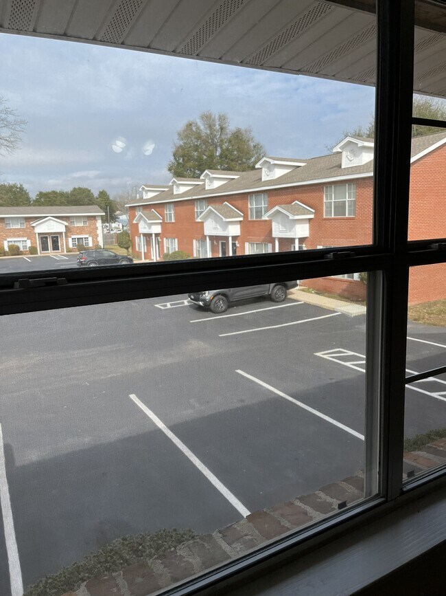 Building Photo - 824 Stonegate Ct