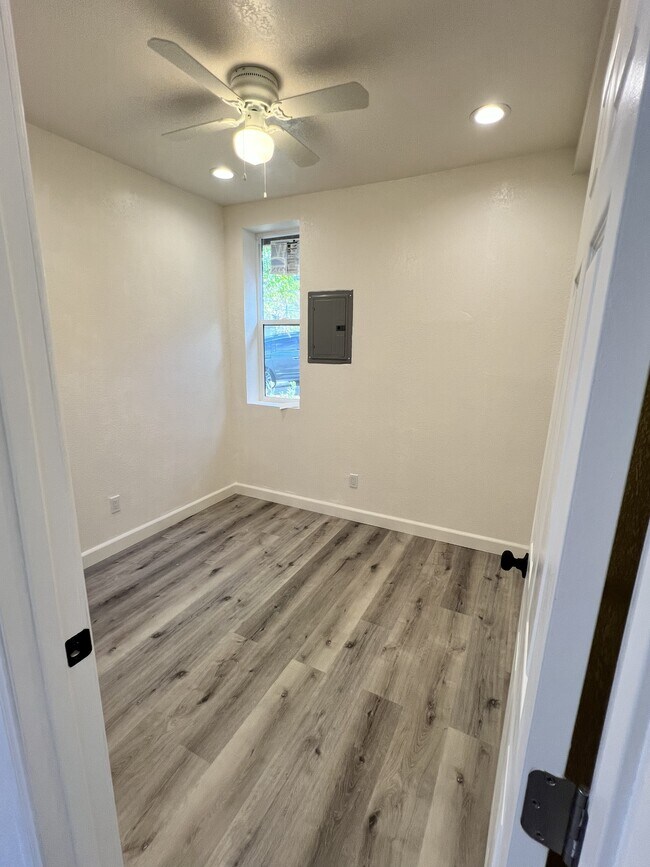 Building Photo - 989 St Germain Rd