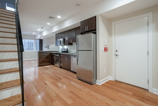 Building Photo - 724 N 3rd St