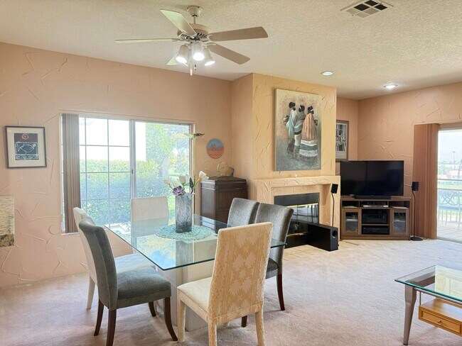Building Photo - 326 Vista Royale Dr
