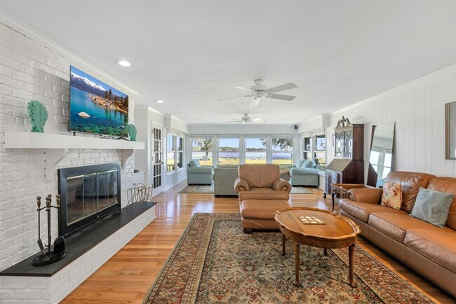 Building Photo - Fully Furnished Short Term Rental! Interco...