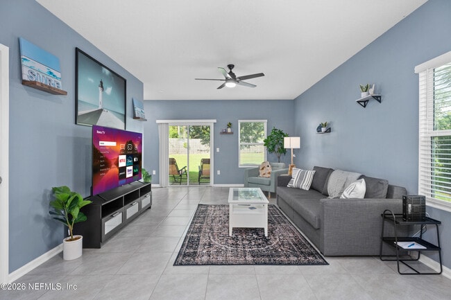 Building Photo - 237 Aralia Ln