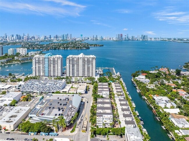 Building Photo - 1415 Sunset Harbour Dr