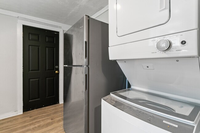 Building Photo - 1424 E 25th St