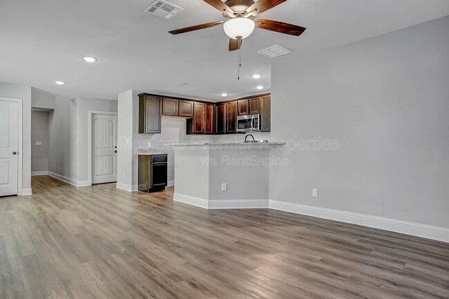 Building Photo - 2735 W Washington St