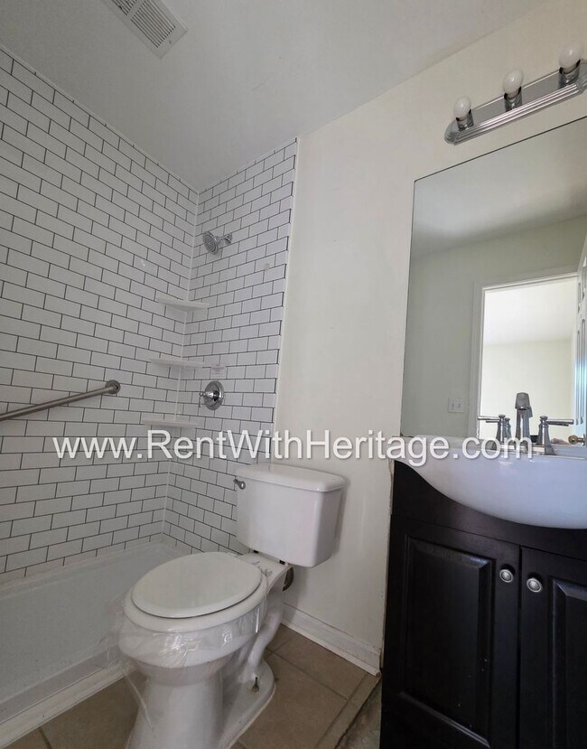 Building Photo - Awesome 3 bd/ 2 bath home / Ranch Home / No Steps / Upgrades Galore / Great Location