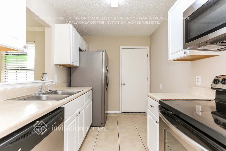 Building Photo - 361 Hickory Hollow Dr N