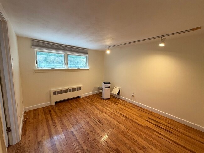Building Photo - 487 Lowell Ave