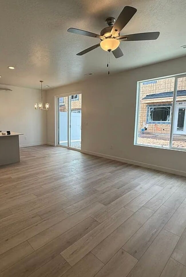 Building Photo - Brand New unit!