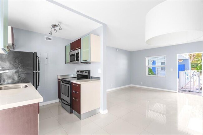 Building Photo - 416 NE 15th Ave