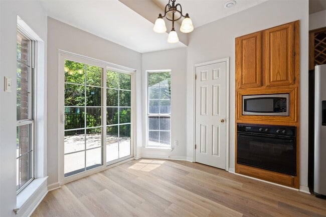 Building Photo - 11032 Crossland Dr