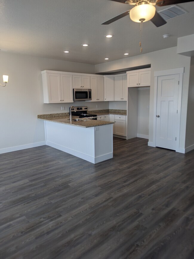Building Photo - 134 W 425 N
