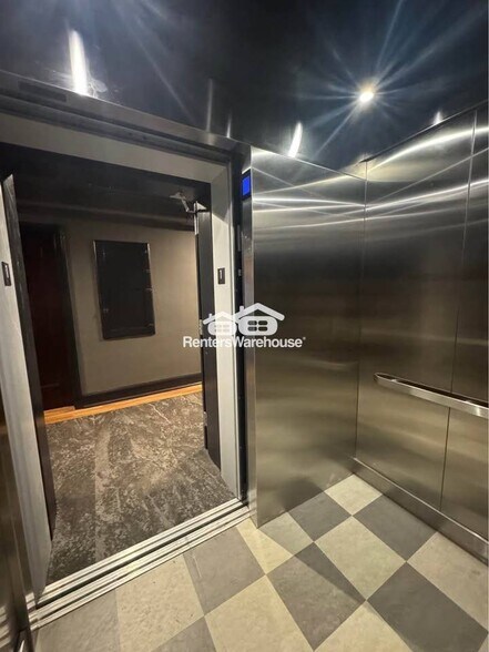 Building Photo - 2305 Grand Ave