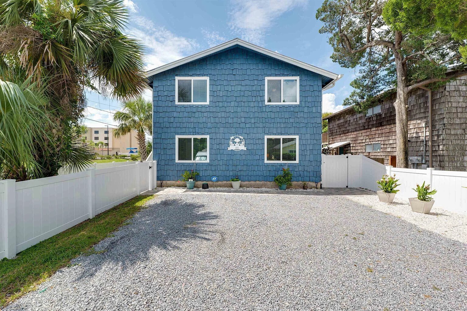 Building Photo - 201 7th St
