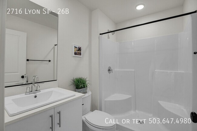 Building Photo - 2716 SE Lyon St