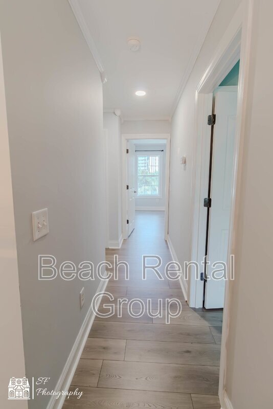 Building Photo - 516 Hillside Dr S