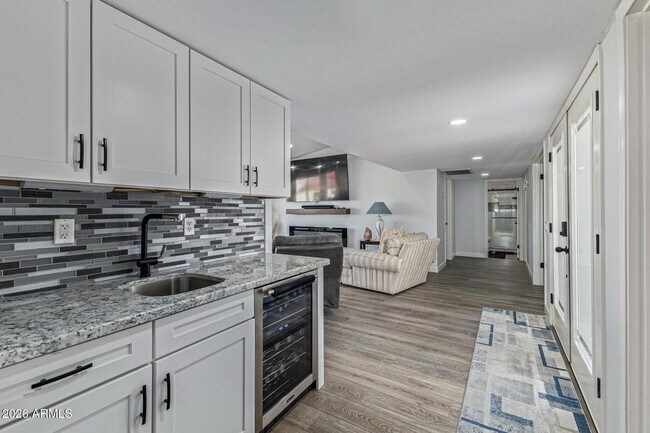 Building Photo - 26241 S Lakemont Dr