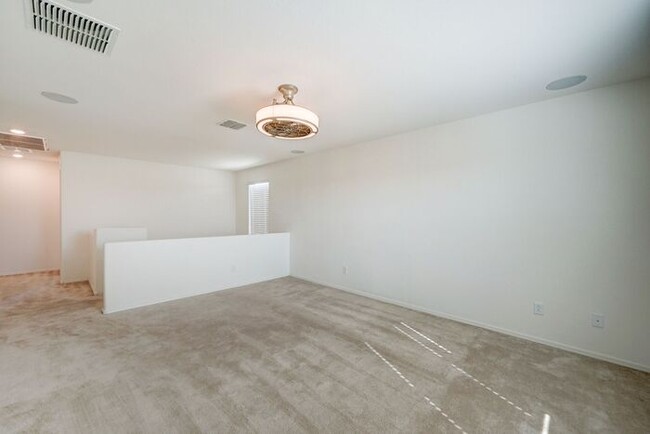 Building Photo - Beautiful Glendale 3 bedroom with a Loft