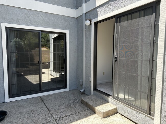 Building Photo - 566 La Corso Dr