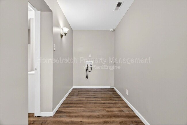 Building Photo - 10261 Imperial Dr