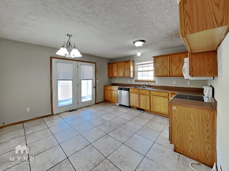 Building Photo - 1131 S Brown Ave