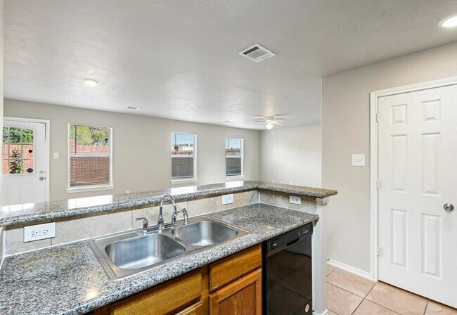 Building Photo - 11902 Clifton Oaks Dr
