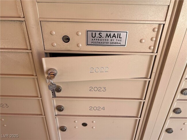 Building Photo - 700 Carnegie St