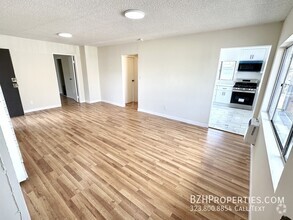 Building Photo - Charming 2Bed 2Bath with Balcony In Great ...