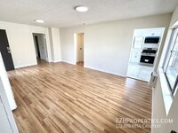 Building Photo - Charming 2Bed 2Bath with Balcony In Great ...