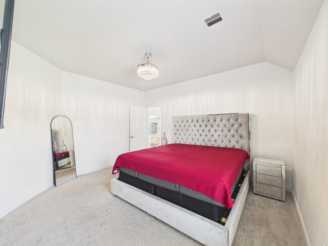 Building Photo - 24711 Miltonwood St