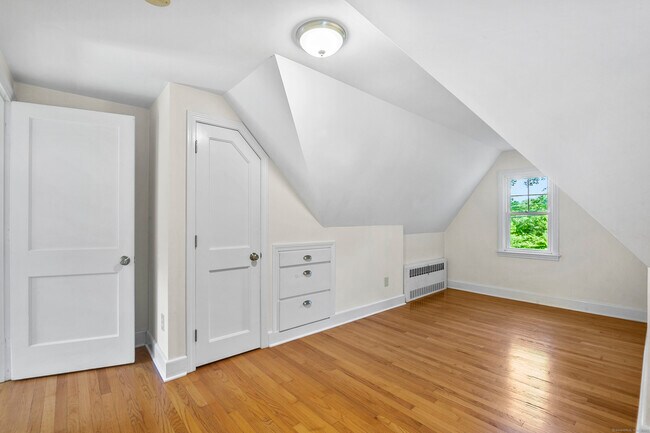 Building Photo - 26 Great Hillwood Rd