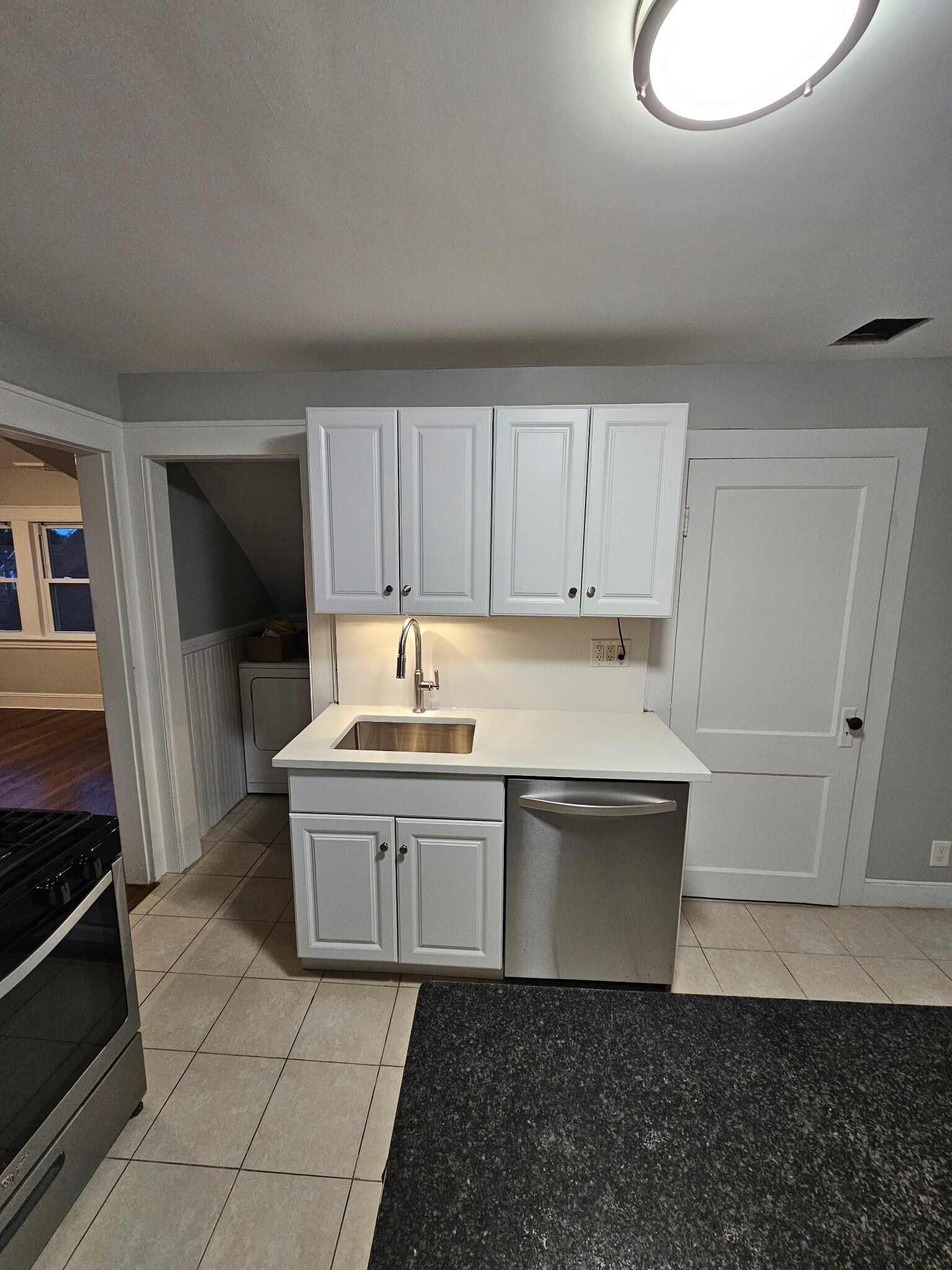 Kitchen - 675 Courtland Ave