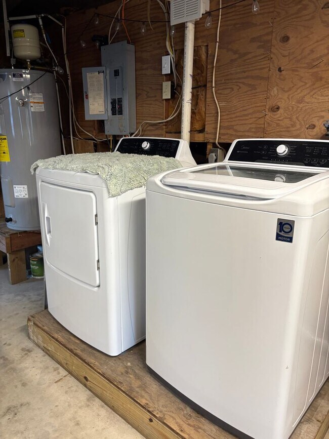 Building Photo - 2 Bedroom 2 Bath (+Bonus Bedoom) in Kill D...