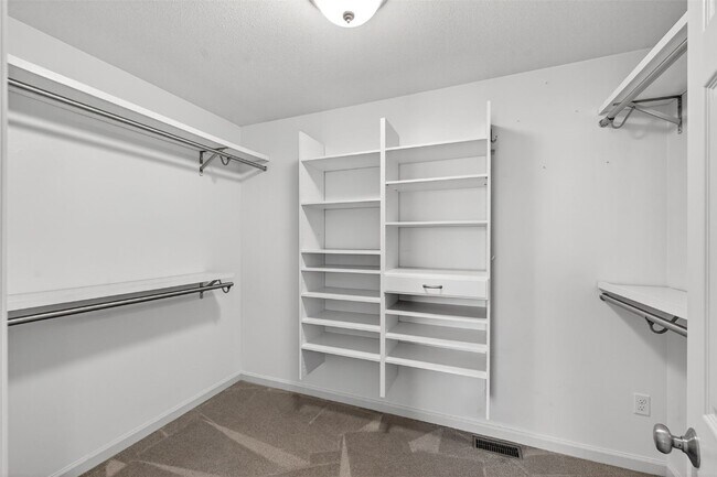 Building Photo - 3275 Simeon Bunker St