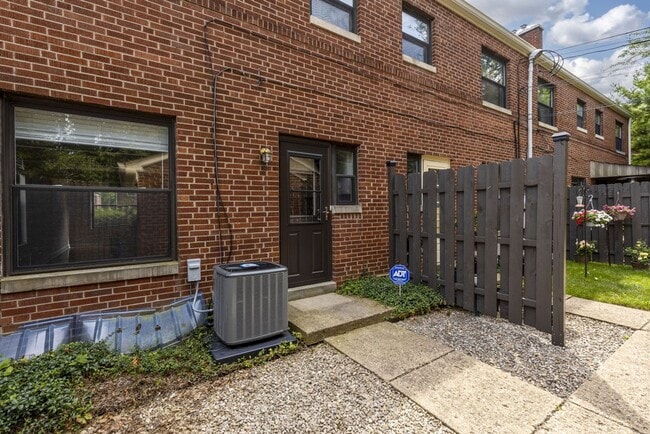 Building Photo - 640 Blenheim Rd