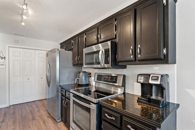 Building Photo - Sought after Williamson County Home 3/2 wi...