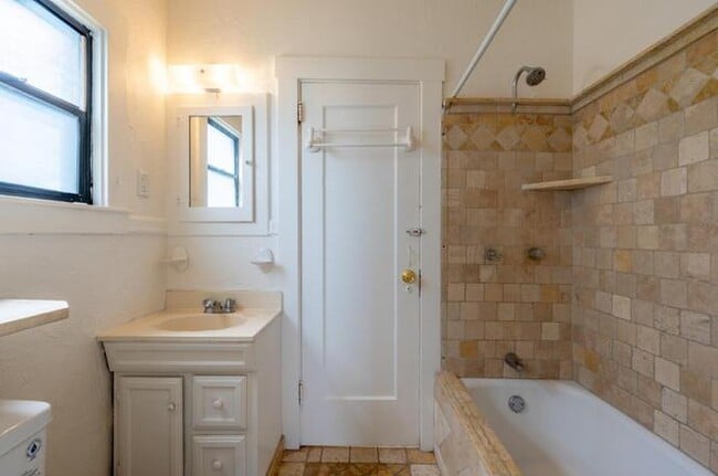 Building Photo - 241 Clay St