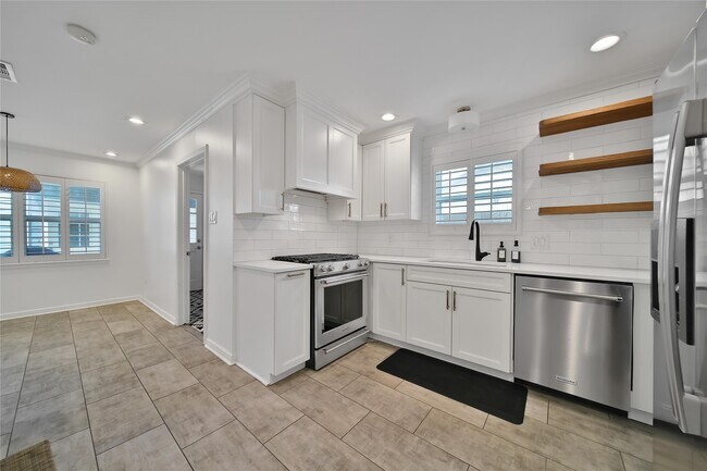 Building Photo - 5027 Twin Candle Dr